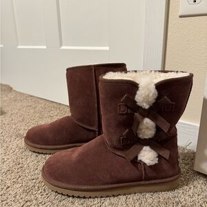 Koolaburra Chestnut Suede Boots with Plush Lining